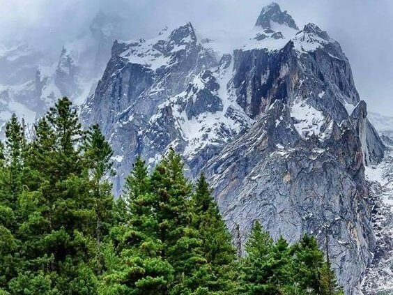 Laila Peak HaramoshValley