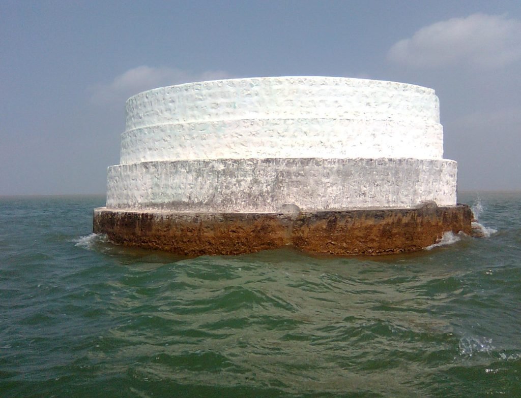 keenjhar lake noori grave