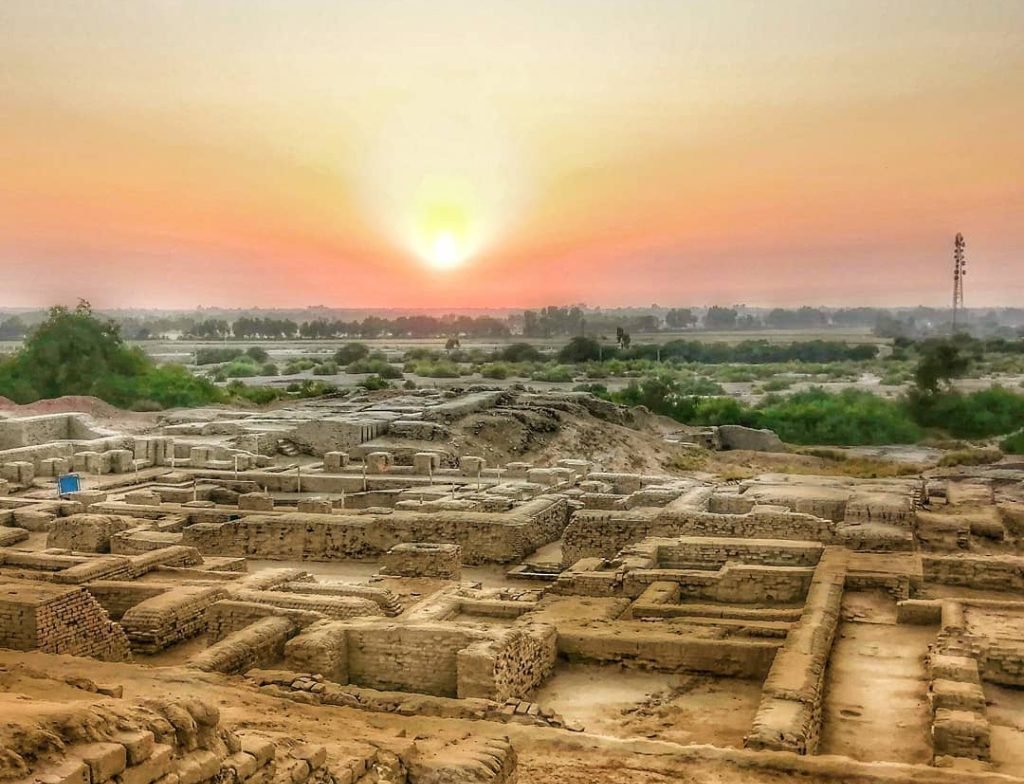 mohenjo daro historical places in pakistan