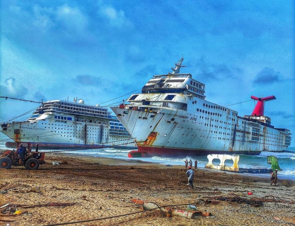 shipbreaking at gadanibeach