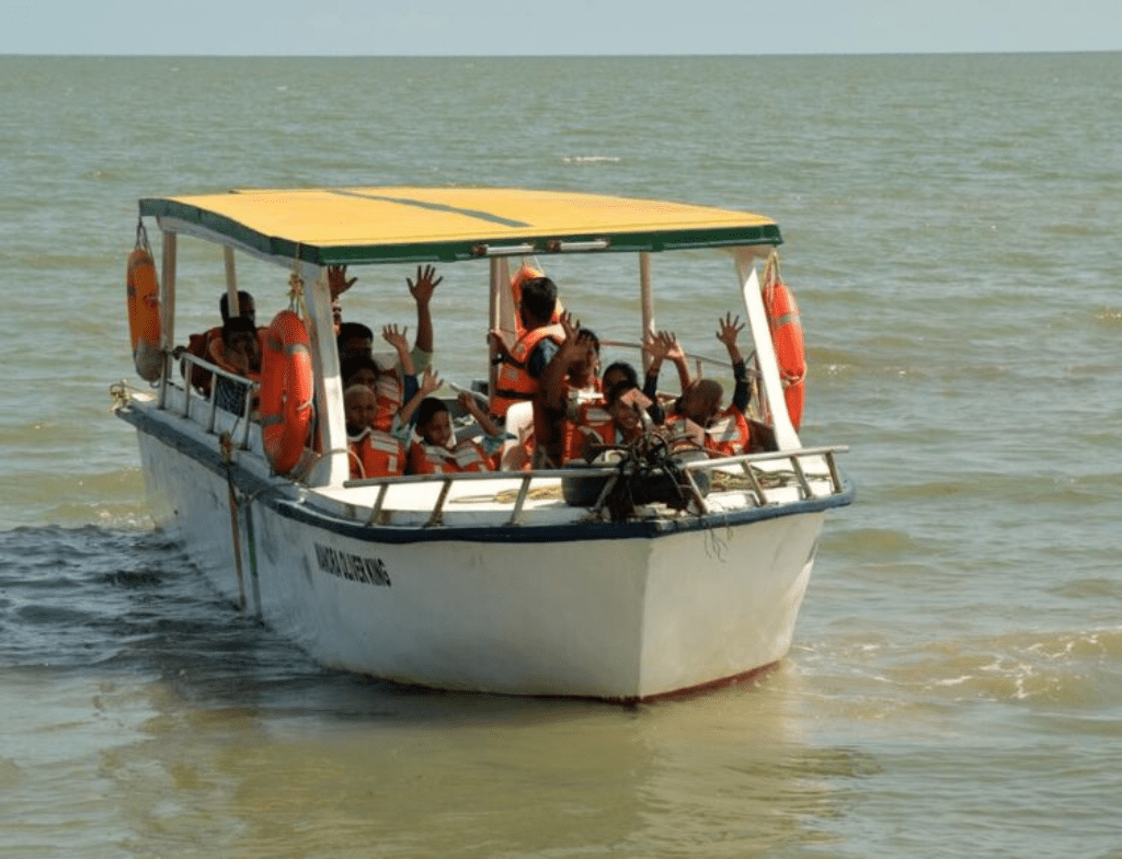 manora beach boat ride