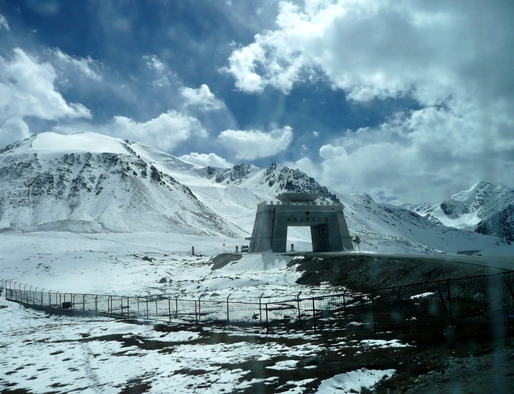 Khunjerab pass china border 