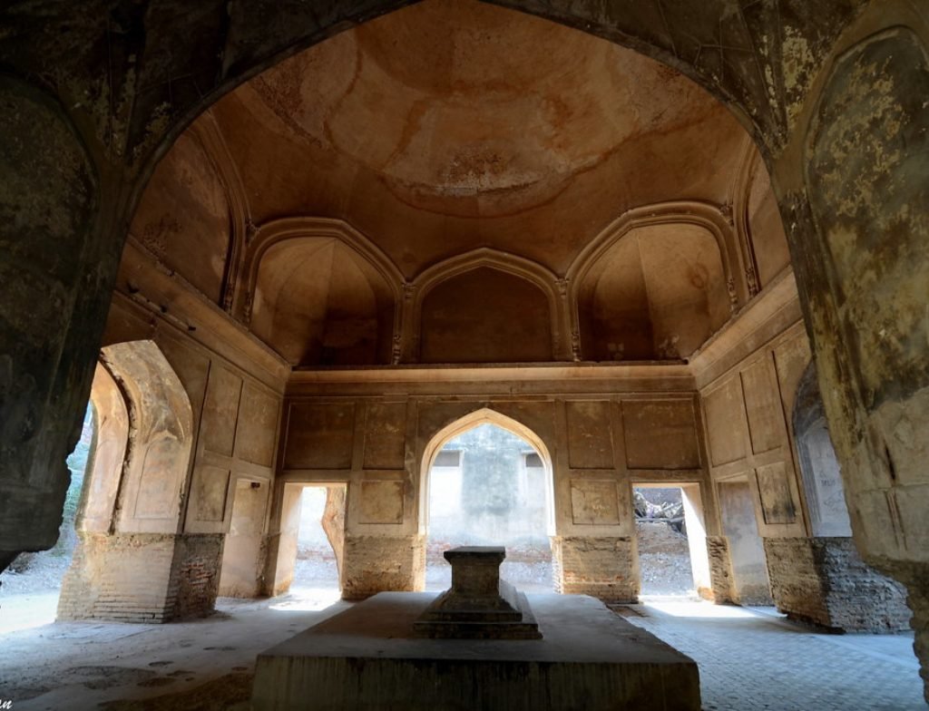 zeb un nissa tomb 