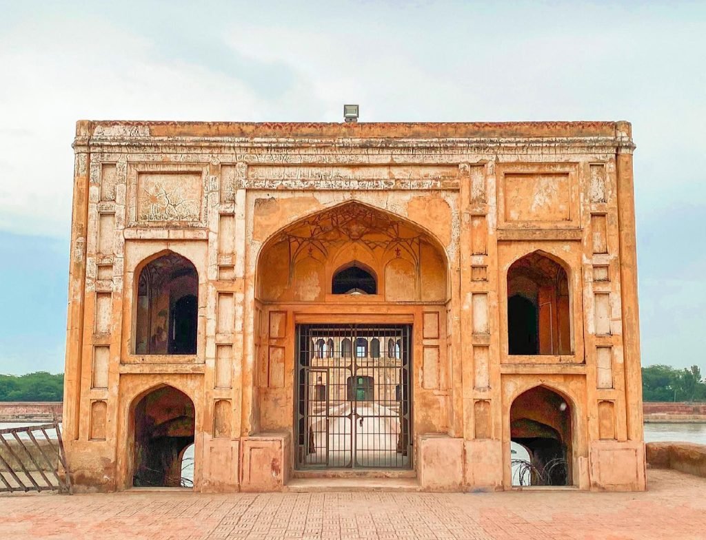 hiran minar architecture