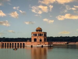 hiran minar sheikhupura