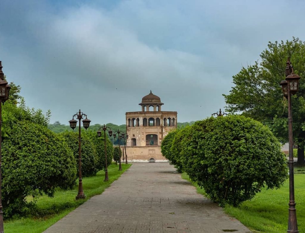 hiran minar sheikhupura park