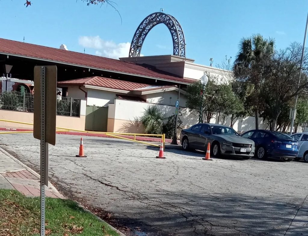 parking at rivercenter mall