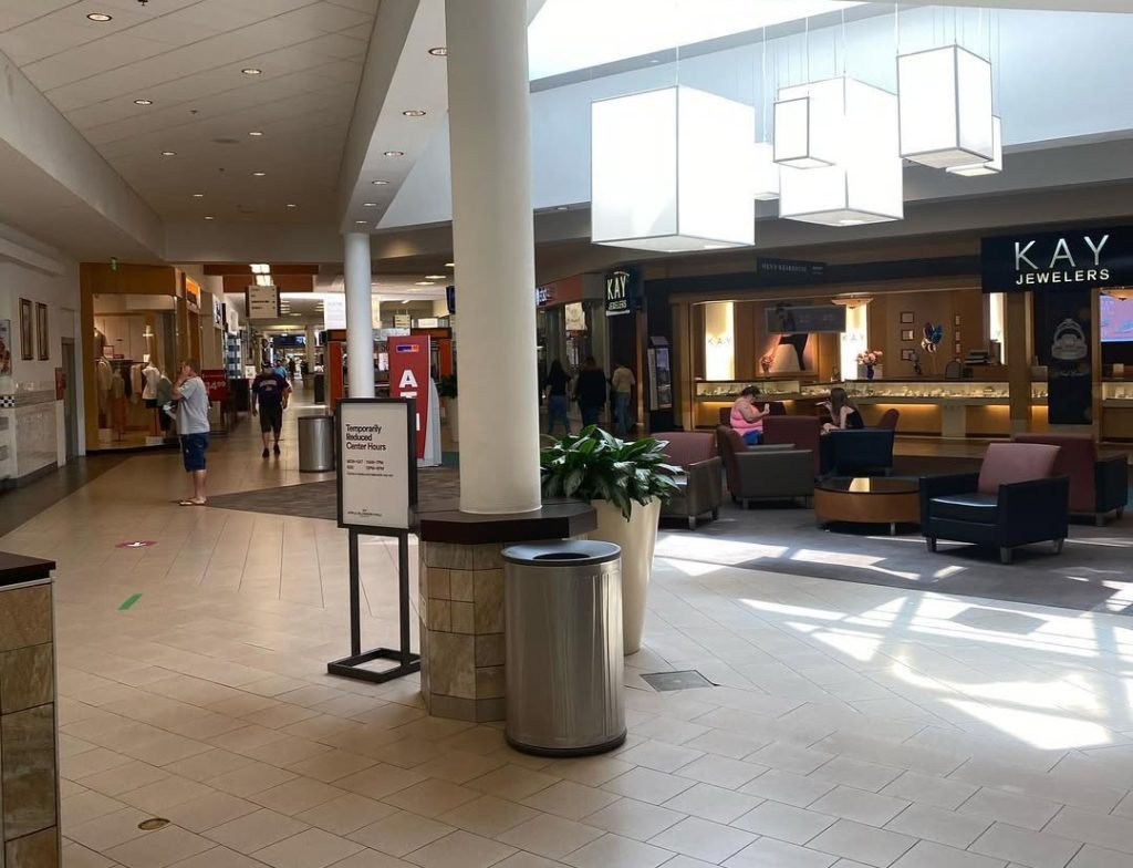 Apple Blossom Mall stores
