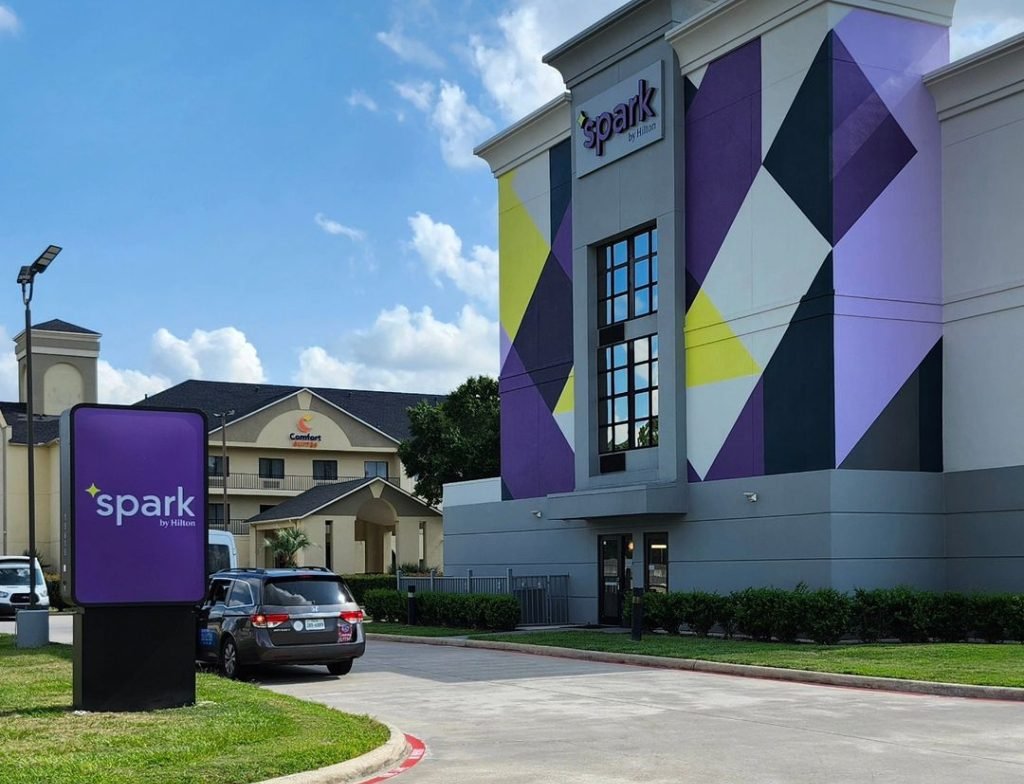 Apple Blossom Mall hotels
