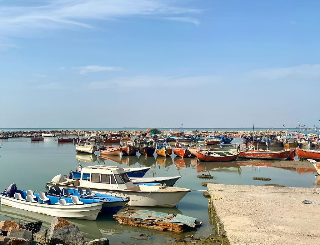 boating and fishing at karachi beach