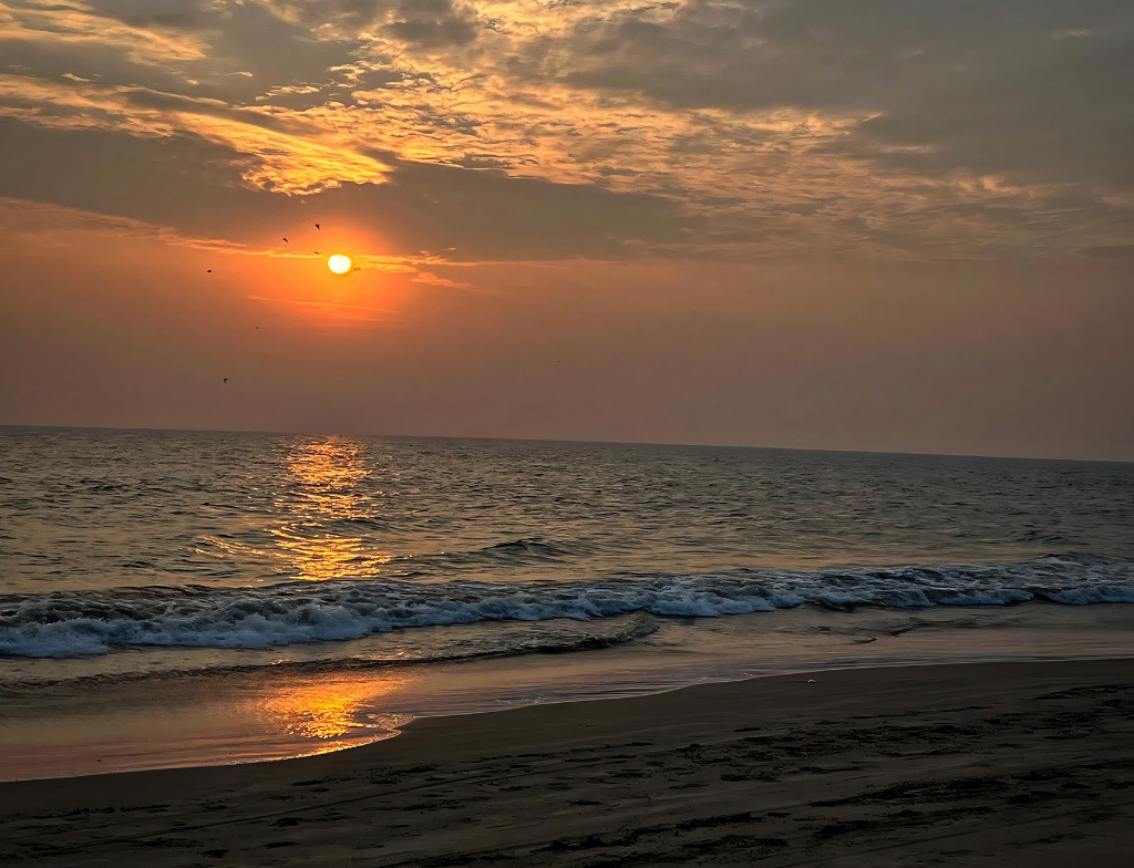 best time to visit sandspit beach karachi