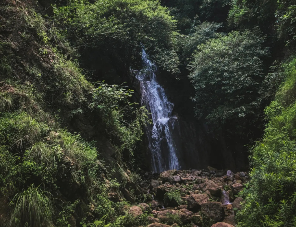 harnoi waterfall location